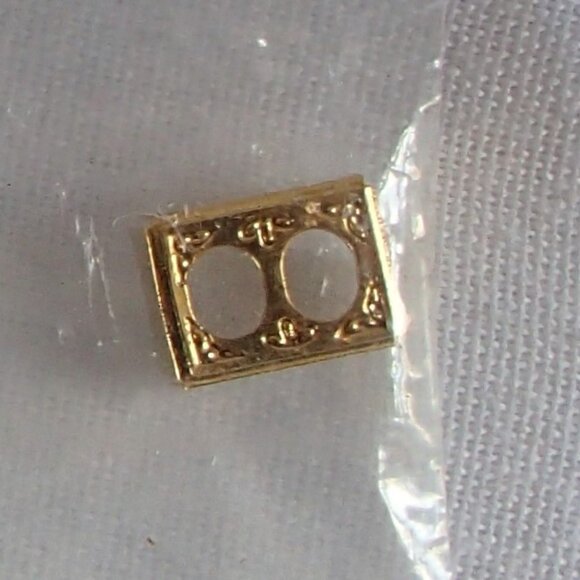 Cir-Kit 1003A Decorative  Brass Outlet Cover: Dollhouse Miniatures 1:12 Scale - Picture 2 of 7